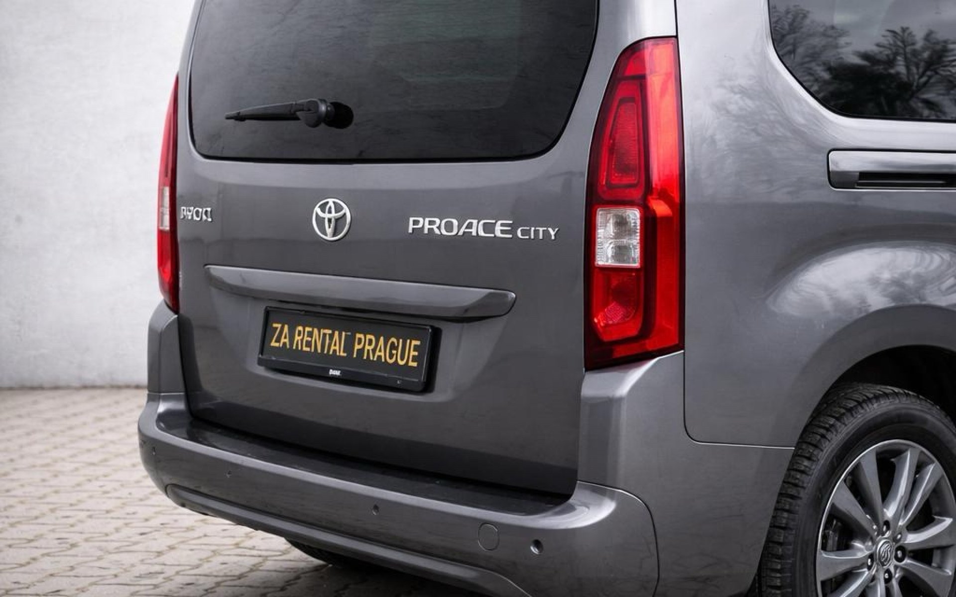 TOYOTA PROACE